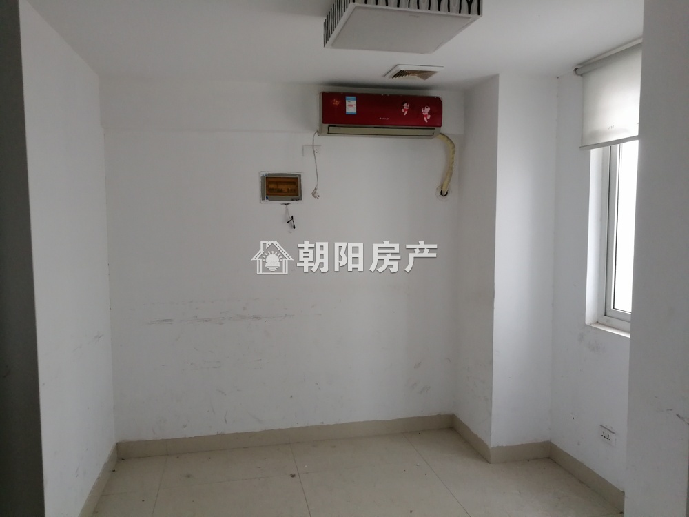 龙湖路一号 97平 东向两室两厅 简装 学区房 交通便利