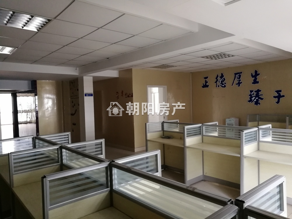 龙湖路一号 97平 东向两室两厅 简装 学区房 交通便利
