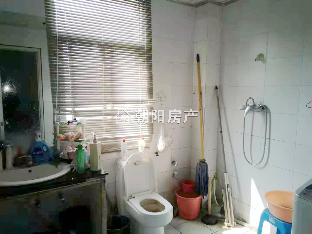 东苑新村 119平 东向三室二厅 交通便利 满两年 随时看房