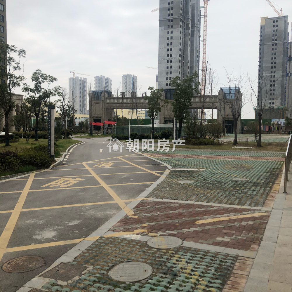 钻石星座 120平 南向三室二厅 采光好 环境优美
