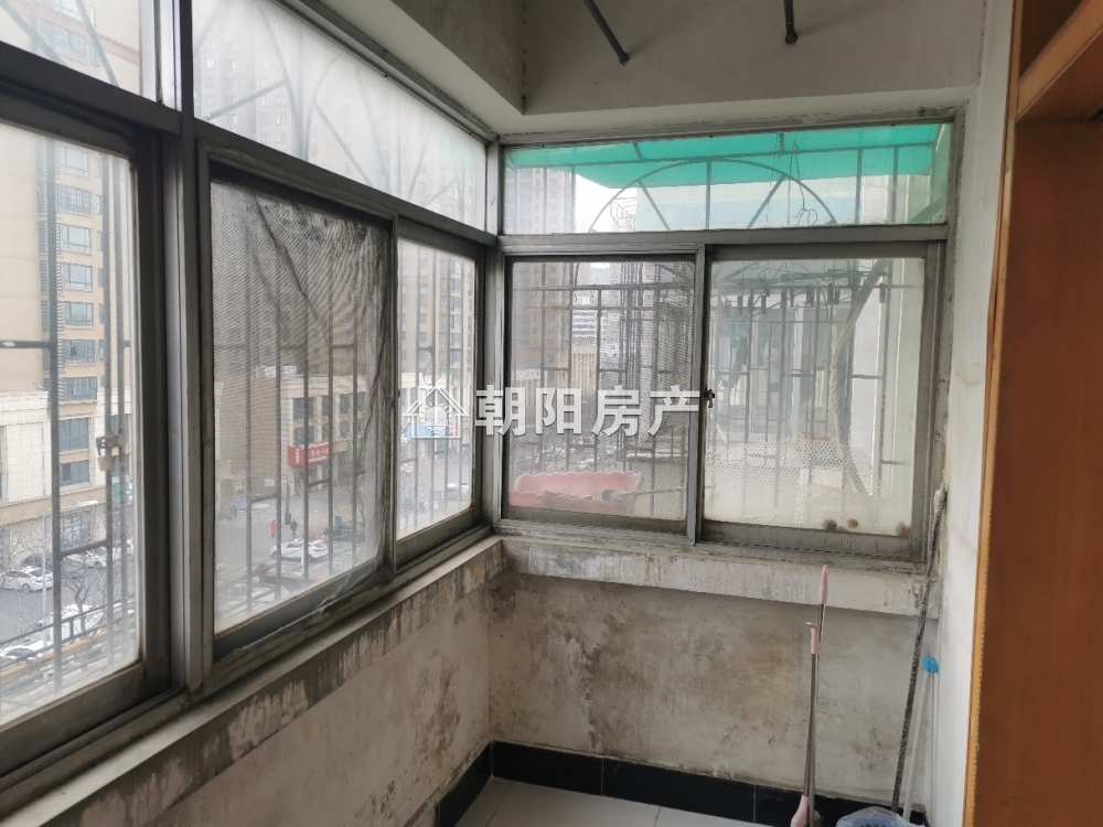 翡翠苑 70平 东向两室两厅 满两年 学区房 交通便利