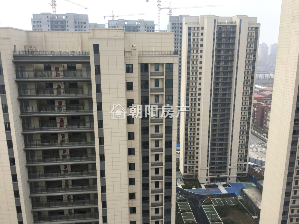网云小镇一期 117平 南向三室二厅 简装 学区房交通便利