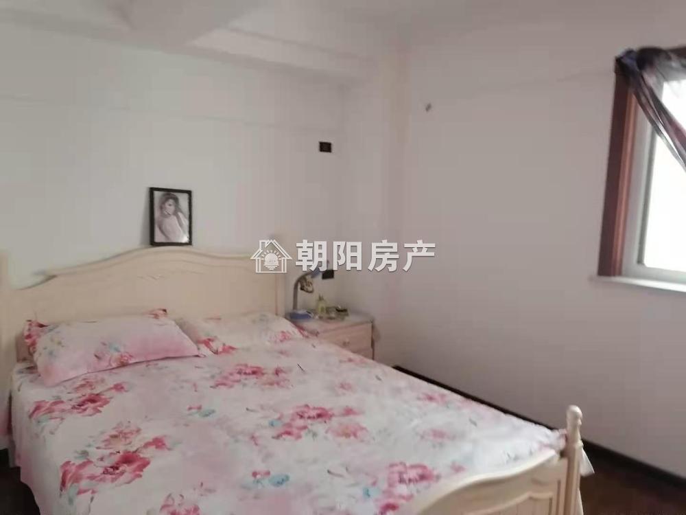 D壹街区 58平 南向两室两厅 精装 满两年 学区房 交通便利
