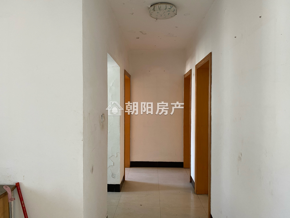 龙泉村 90平 南向三室二厅 满两年 学区房 交通便利