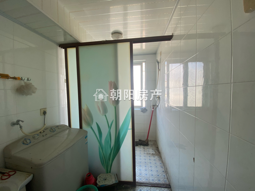 龙泉村 90平 南向三室二厅 满两年 学区房 交通便利