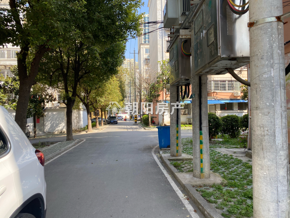 龙泉村 90平 南向三室二厅 满两年 学区房 交通便利
