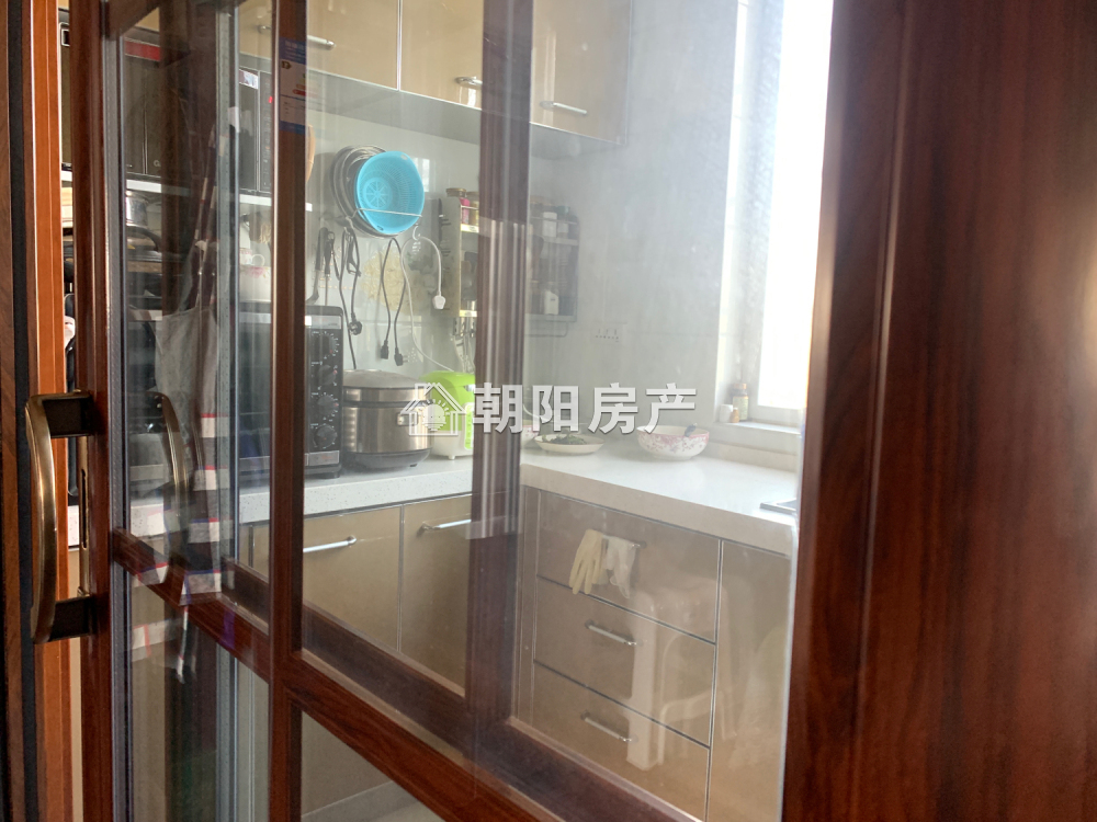 顺发泽润园 131平 精装三室二厅 满两年 采光好