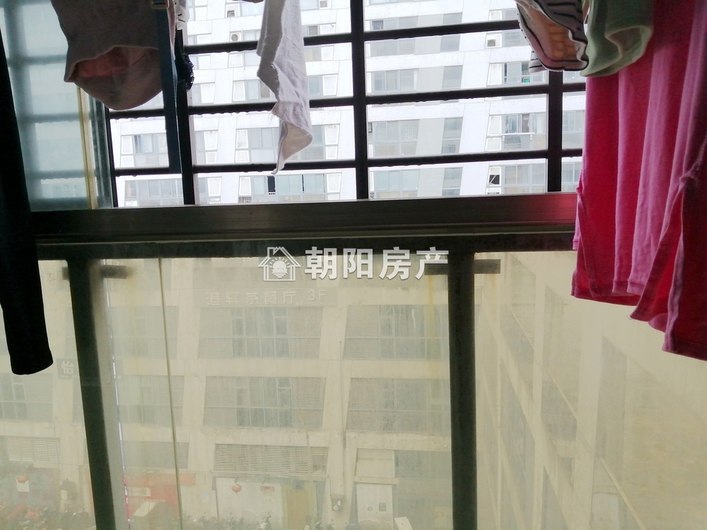 龙湖路一号 82平 两室两厅精装 满两年学区房 交通便利