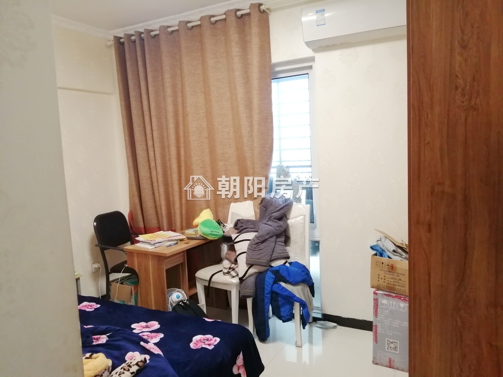 龙湖路一号 82平 两室两厅精装 满两年学区房 交通便利