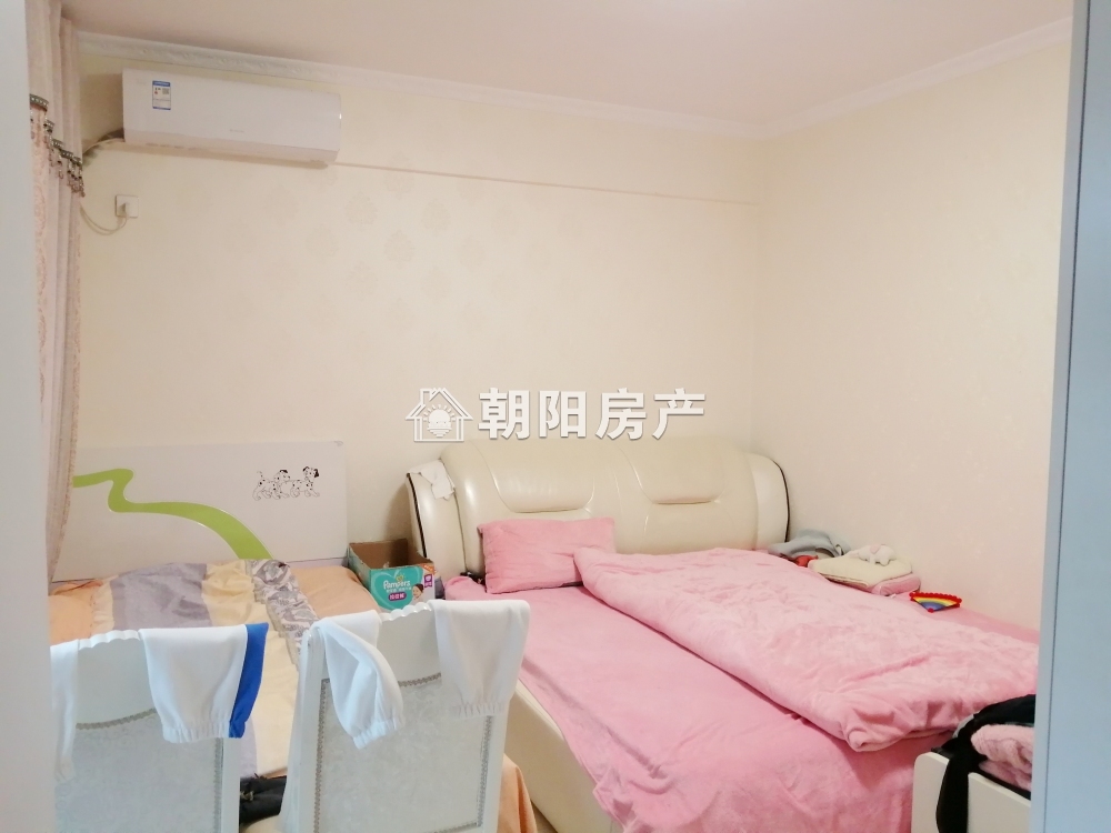 龙湖路一号 82平 两室两厅精装 满两年学区房 交通便利