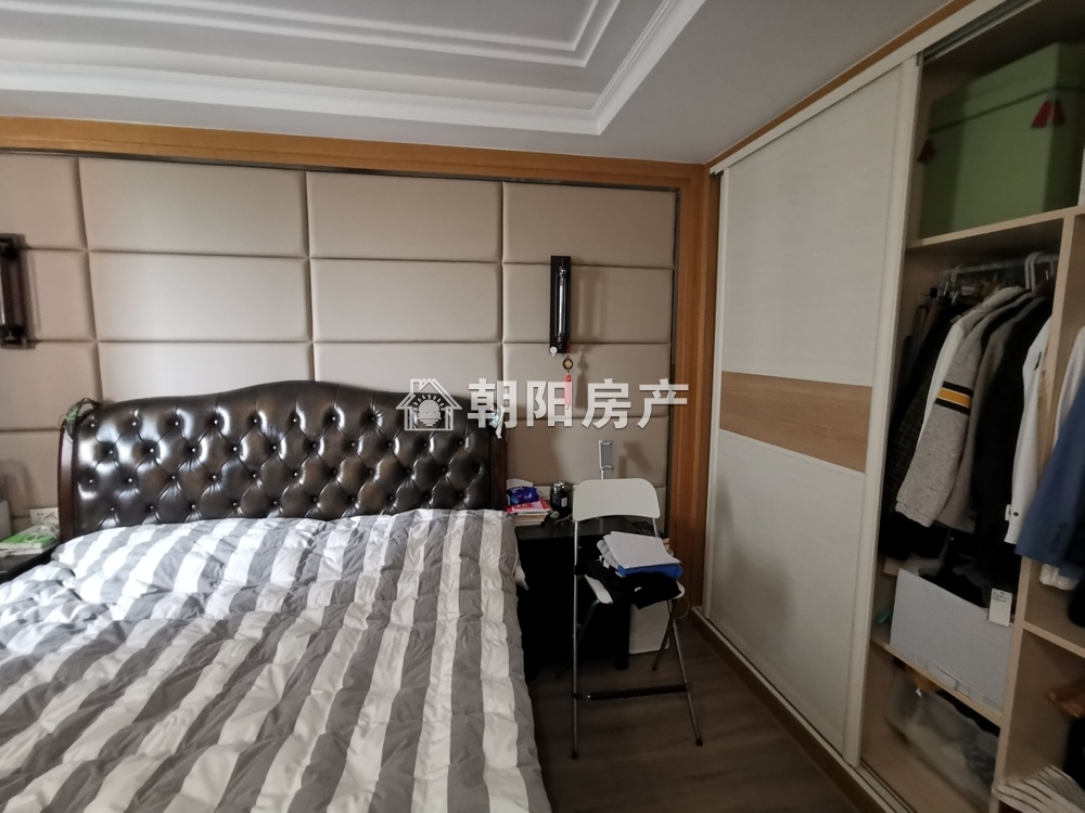 英伦联邦 98平 南向两室两厅 满五唯一 精装拎包入住