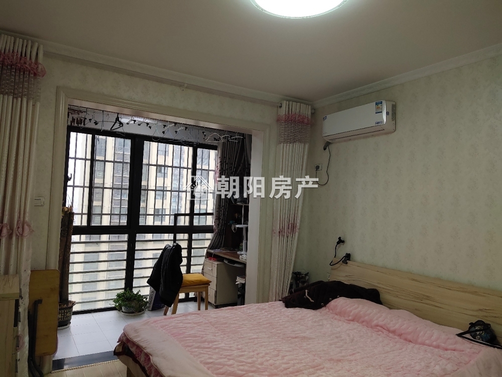 东方名珠 100平 南向两室两厅 满两年 学区房 交通便利
