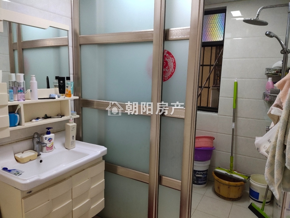 东方名珠 100平 南向两室两厅 满两年 学区房 交通便利