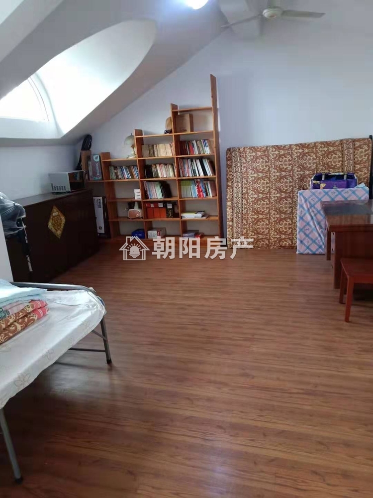 老公安局家属楼 133平 四室两厅 精装 学区房 交通便利