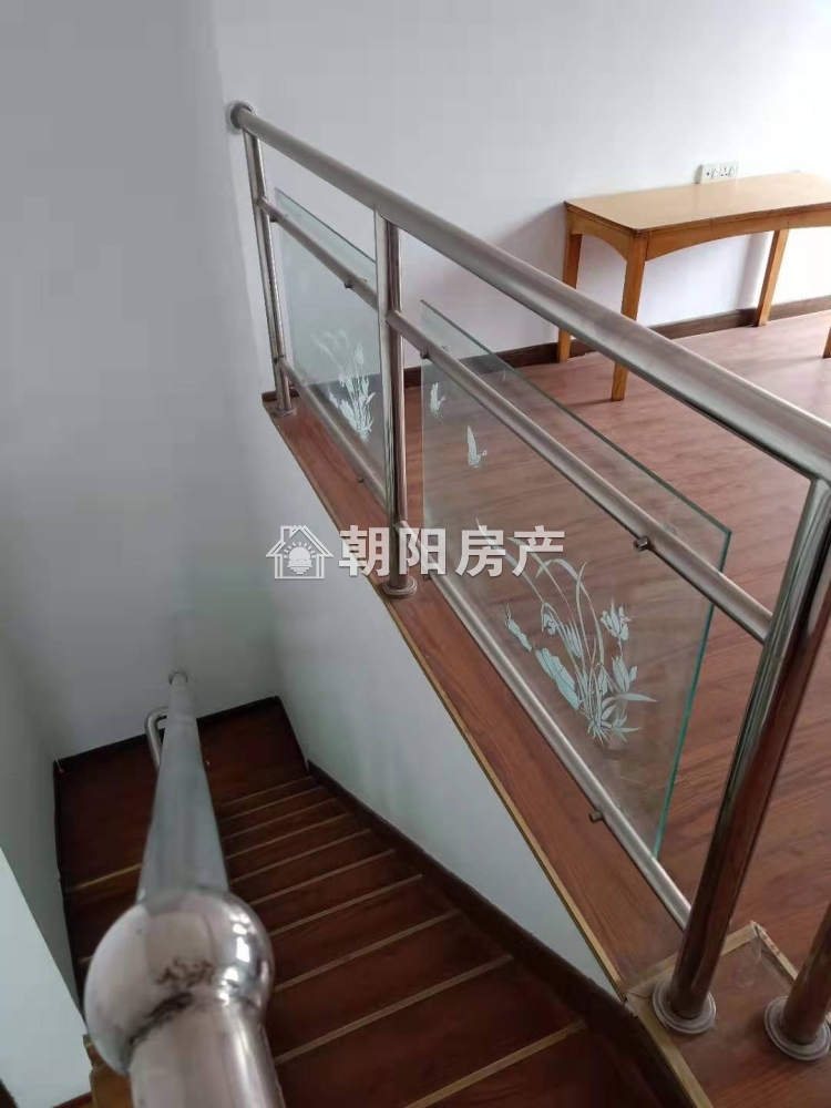 老公安局家属楼 133平 四室两厅 精装 学区房 交通便利