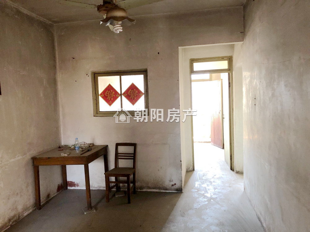 人民医院家属楼 53平 东向两室一厅 交通便利 随时看房
