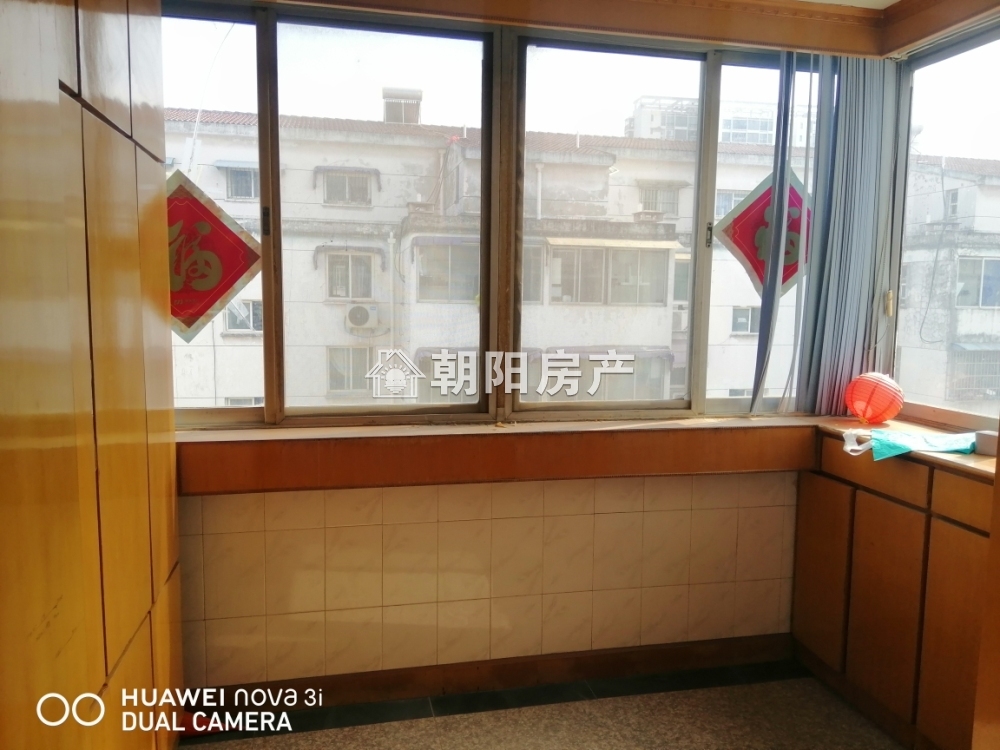 广场小区 135平 三室二厅 单价3396元 学区房满两年