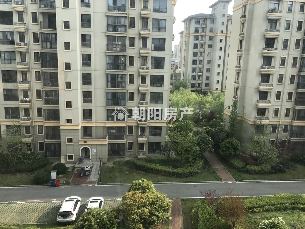 春雨梧桐 109平 南向三室两厅 精装 满两年 学区房