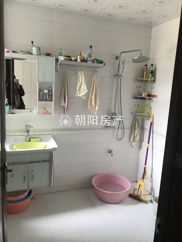 春雨梧桐 109平 南向三室两厅 精装 满两年 学区房