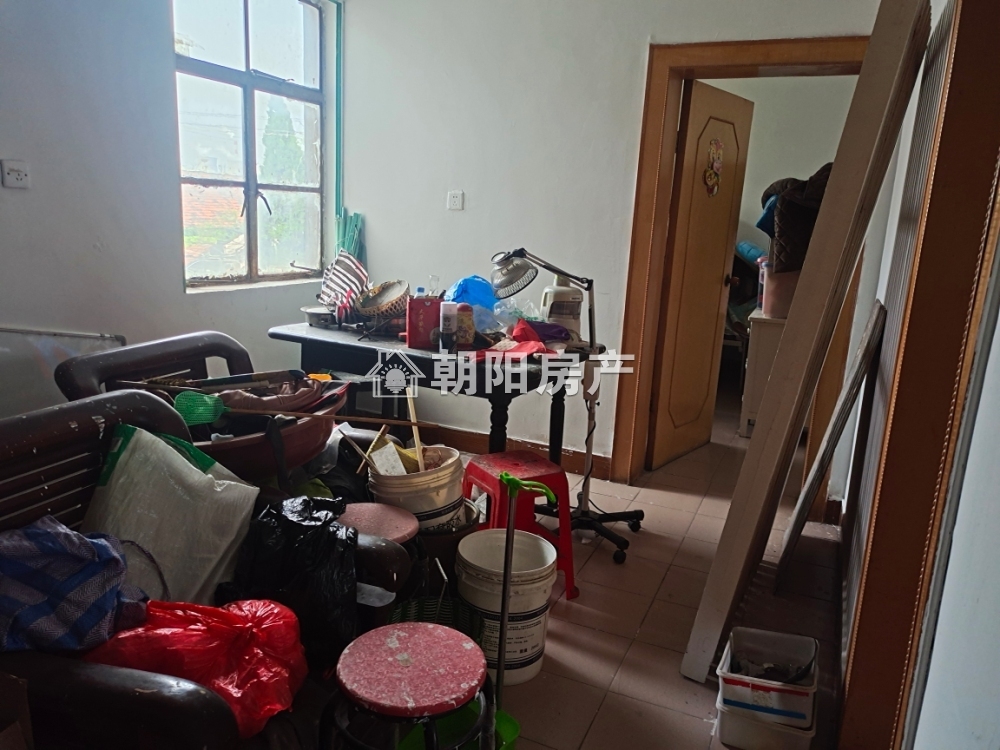 卫校教师楼 90平 南向四室二厅 满两年 简装采光好