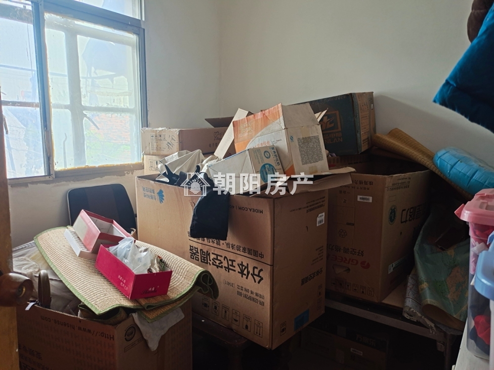 卫校教师楼 90平 南向四室二厅 满两年 简装采光好