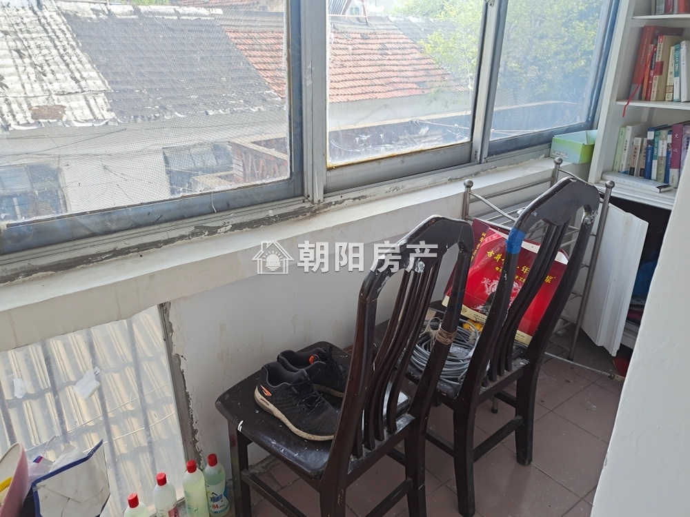 卫校教师楼 90平 南向四室二厅 满两年 简装采光好