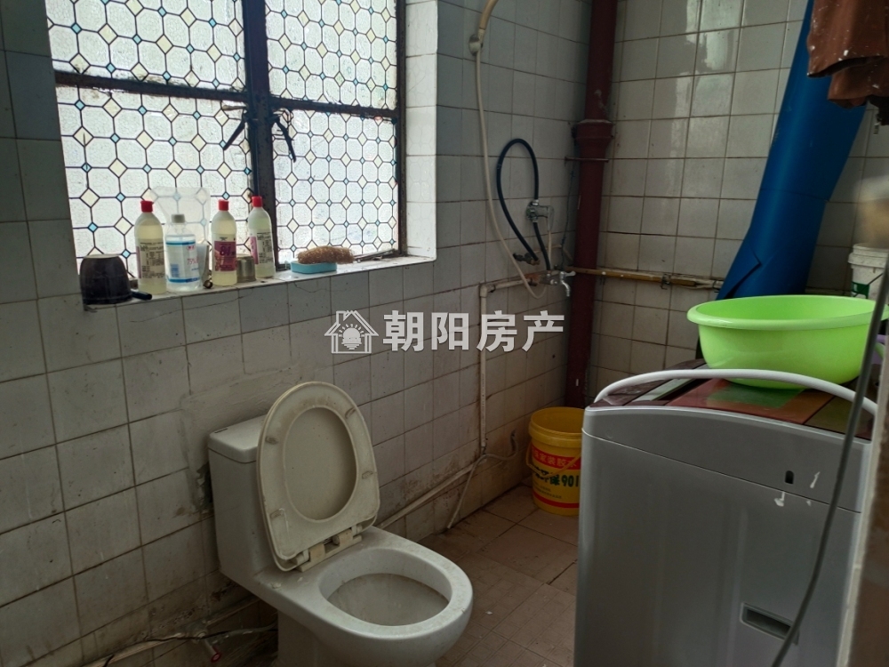 卫校教师楼 90平 南向四室二厅 满两年 简装采光好