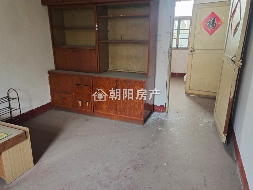 卫校教师楼 62平 南向两居 采光好 配套齐全