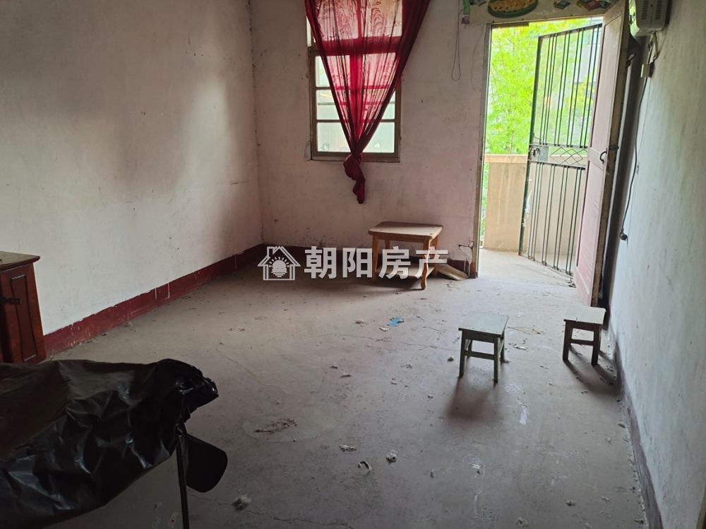 卫校教师楼 62平 南向两居 采光好 配套齐全