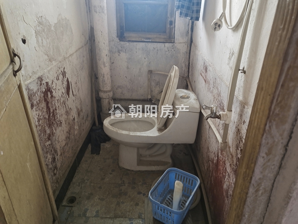 卫校教师楼 62平 南向两居 采光好 配套齐全