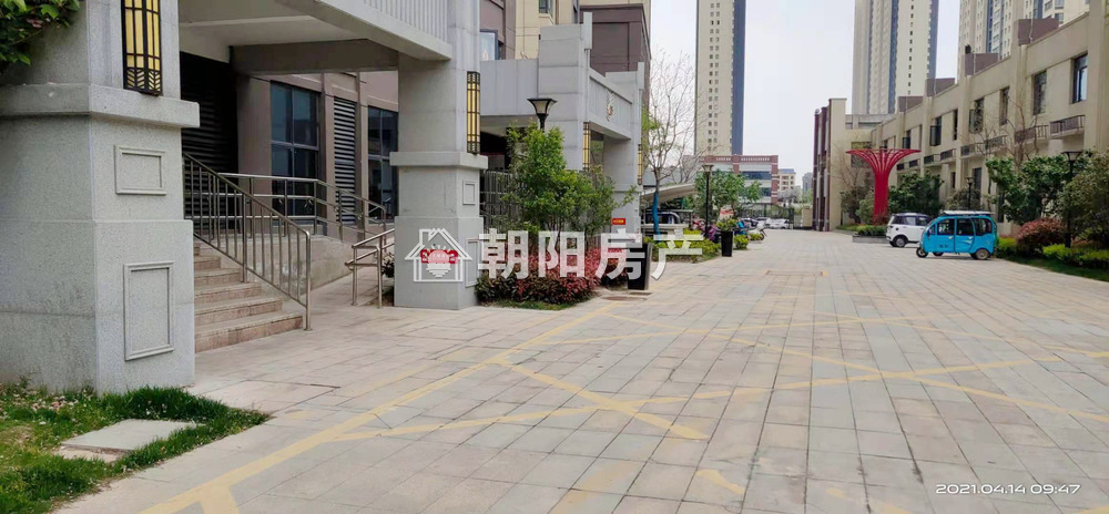 万茂华府 131平 南向三室二厅 交通便利 学区房 随时看房