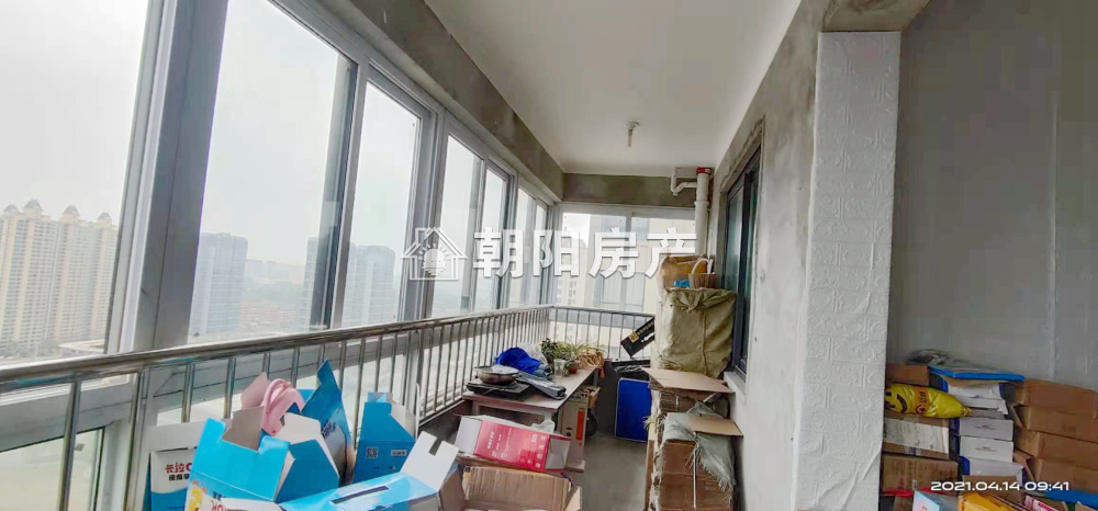 万茂华府 131平 南向三室二厅 交通便利 学区房 随时看房