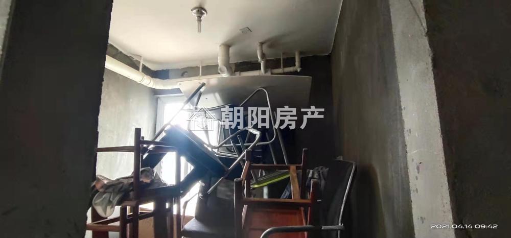 万茂华府 131平 南向三室二厅 交通便利 学区房 随时看房