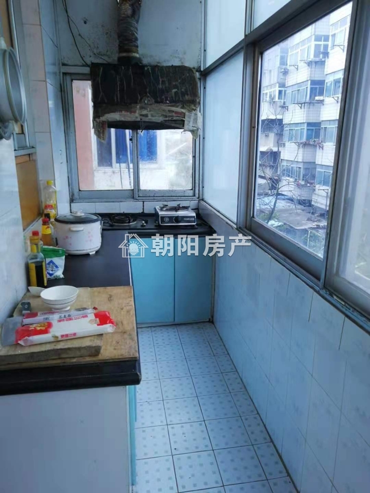 大桥家属楼 109平 三室两厅 精装南北通透 学区房 交通便利
