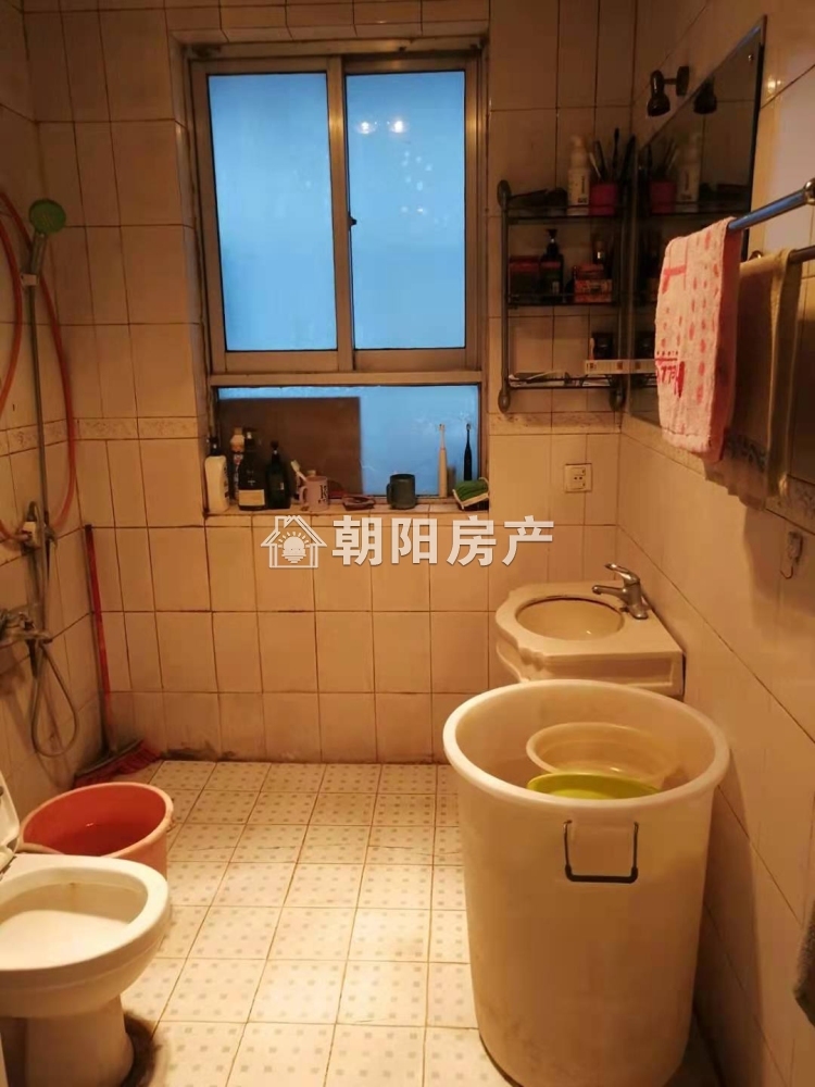 大桥家属楼 109平 三室两厅 精装南北通透 学区房 交通便利