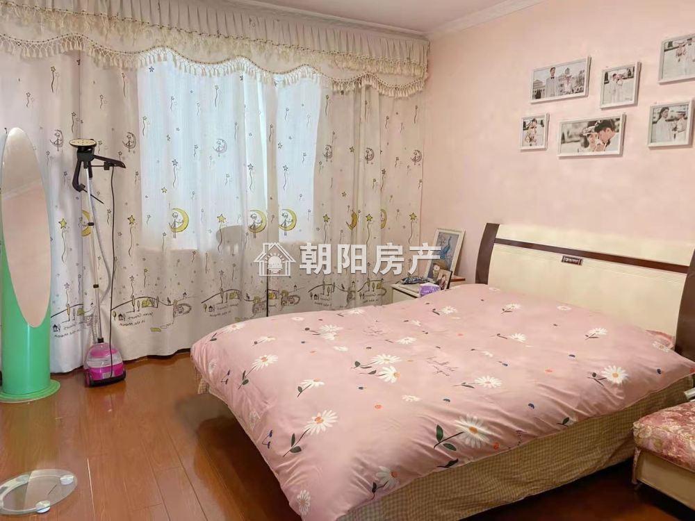 现代花园小区 150平 三室二厅二卫 精装好房 交通便利