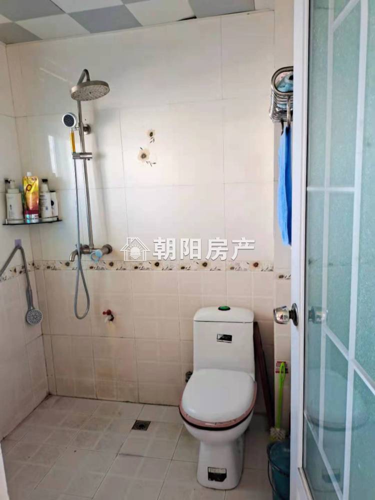现代花园小区 150平 三室二厅二卫 精装好房 交通便利