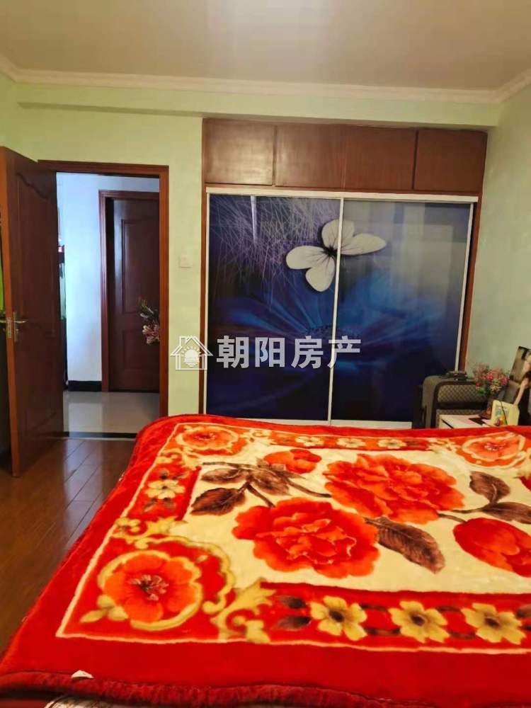 现代花园小区 150平 三室二厅二卫 精装好房 交通便利