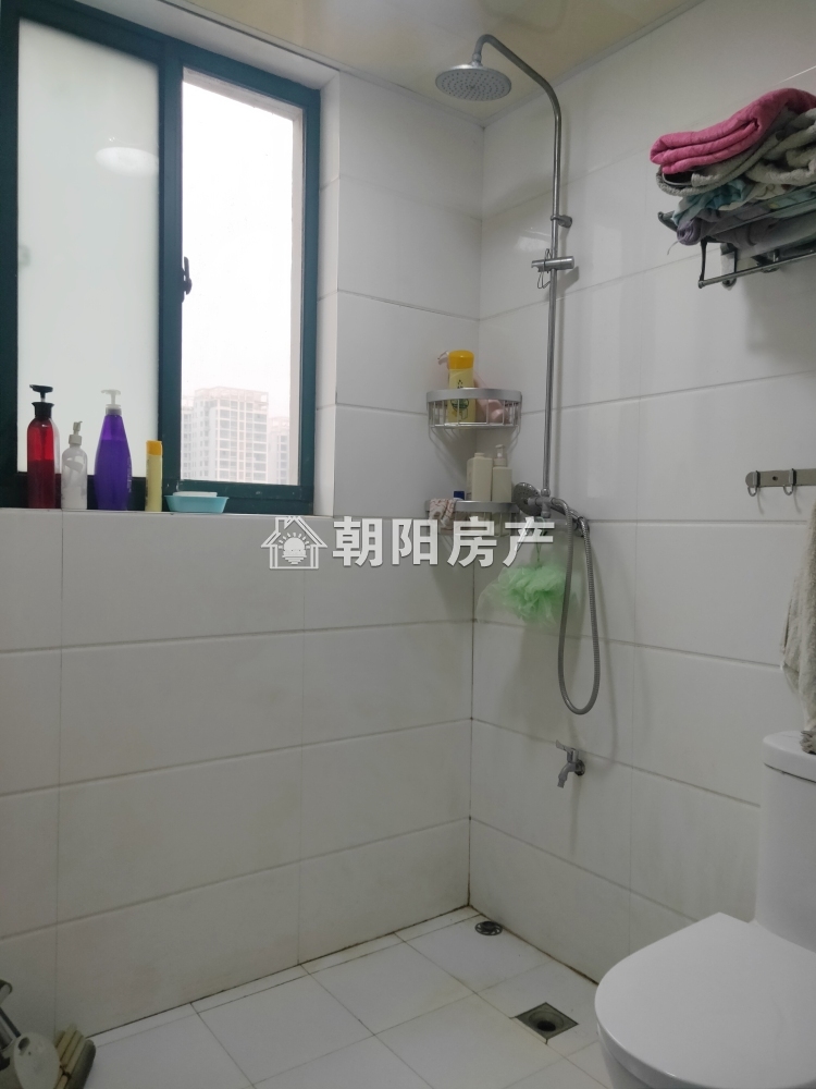 鑫诚花园 146平 南向三室二厅 精装 满两年 学区房