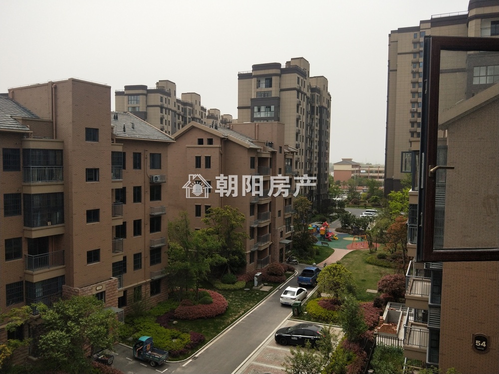 晟地绿园电梯洋房 复式 实际面积大约180平米 三室两厅两卫 精装洋房 采光好 学区房 交通便利