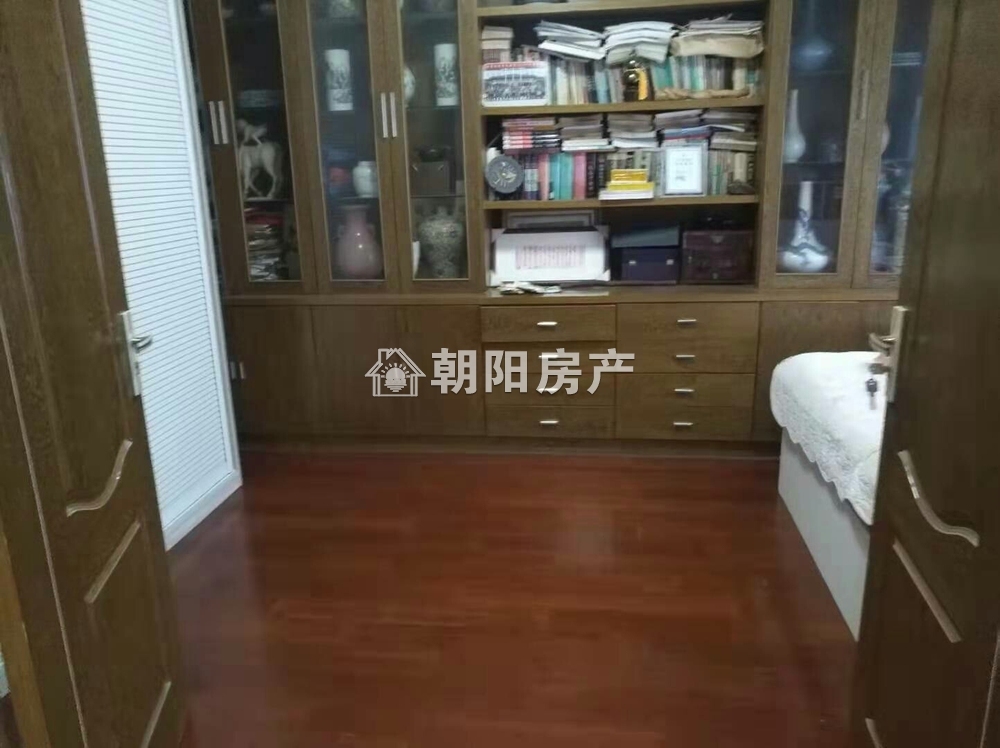绿苑山庄 126平 三室两厅 精装免税 交通便利 采光好