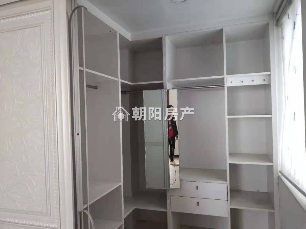淮望小区三期 112平 南向三室二厅 精装修 单价2232元/平