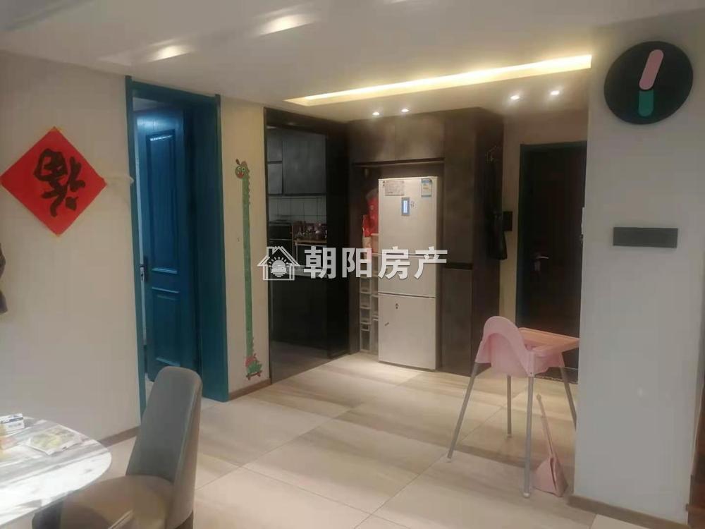 东城国际 135平 朝南豪装三室 交通便利 随时看房