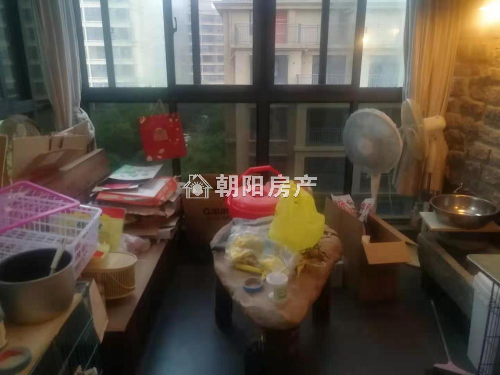 东城国际 135平 朝南豪装三室 交通便利 随时看房