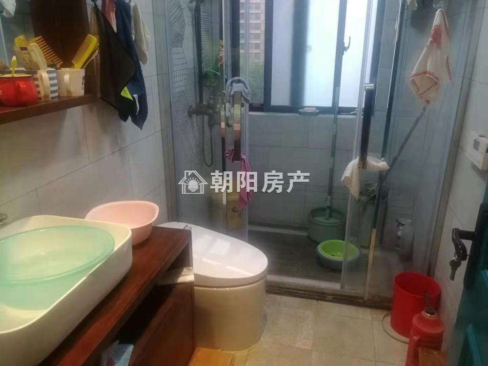 东城国际 135平 朝南豪装三室 交通便利 随时看房