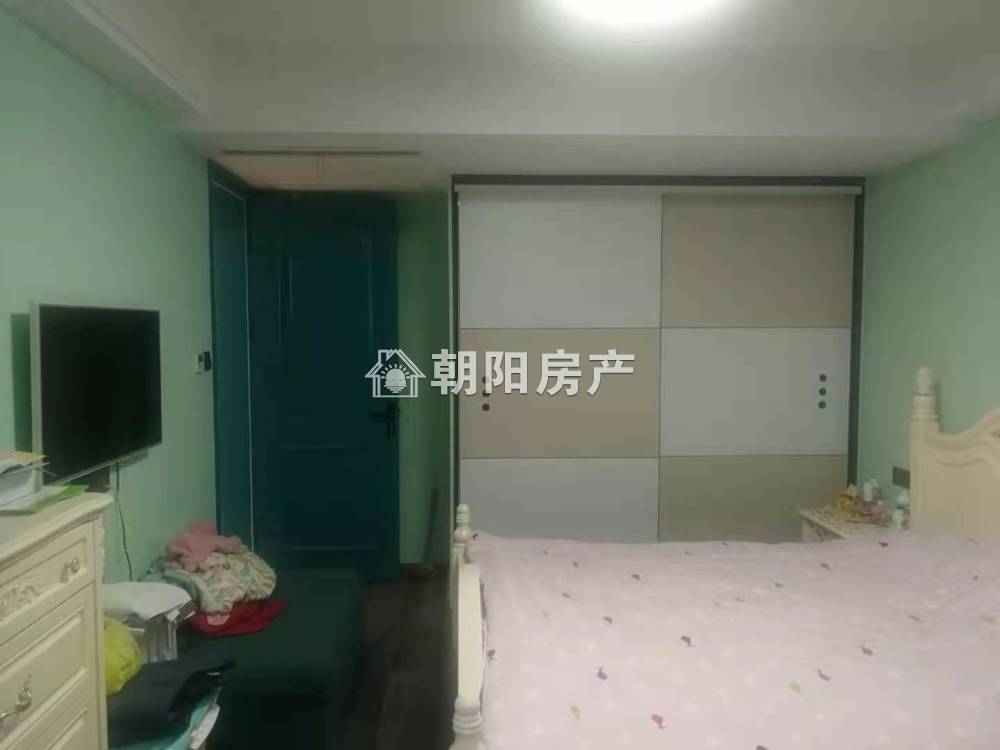 东城国际 135平 朝南豪装三室 交通便利 随时看房