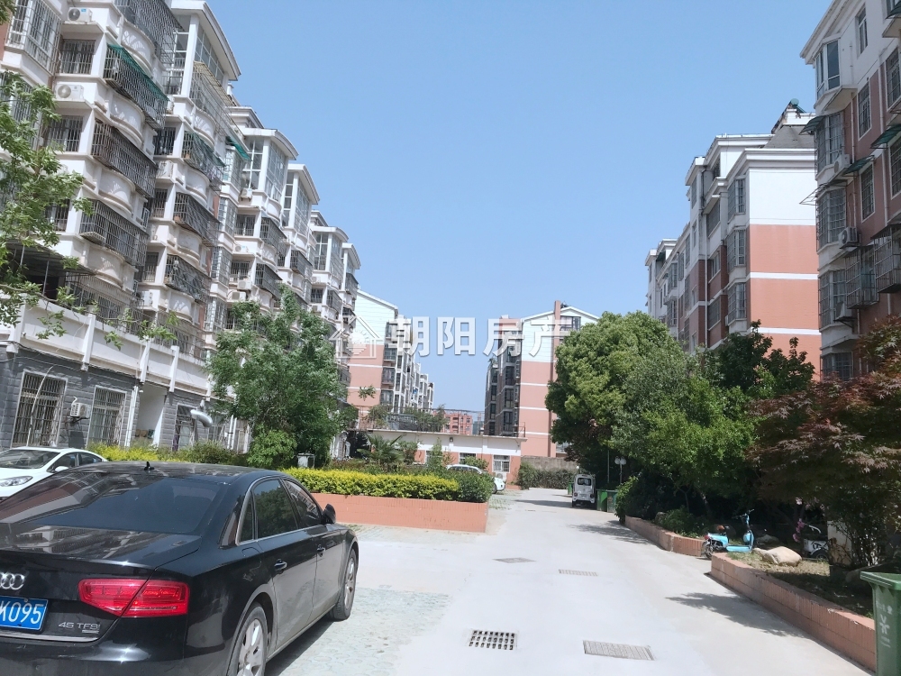 馨雅苑 89平 精装两室 满两年 交通便利 采光好