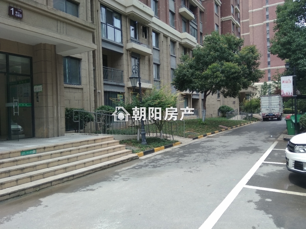 英伦联邦 80平 南向两室 学区房 免税 毛坯
