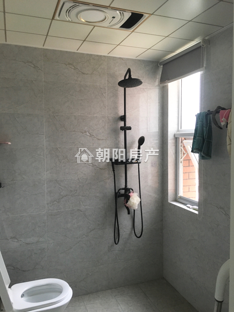 英伦联邦 125平 南向精装洋房 满两年 交通便利