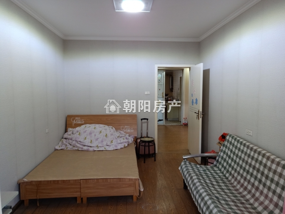 龙兴园 126平 南向三居 采光好 1266元/平 交通便利